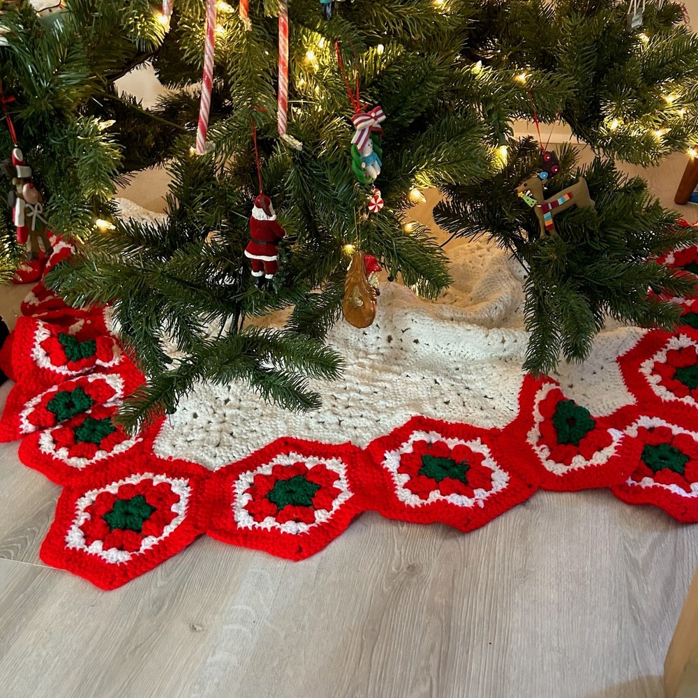 Handmade Crocheted Christmas Tree Skirt Red White‎ Green Floral Hexagon Granny
